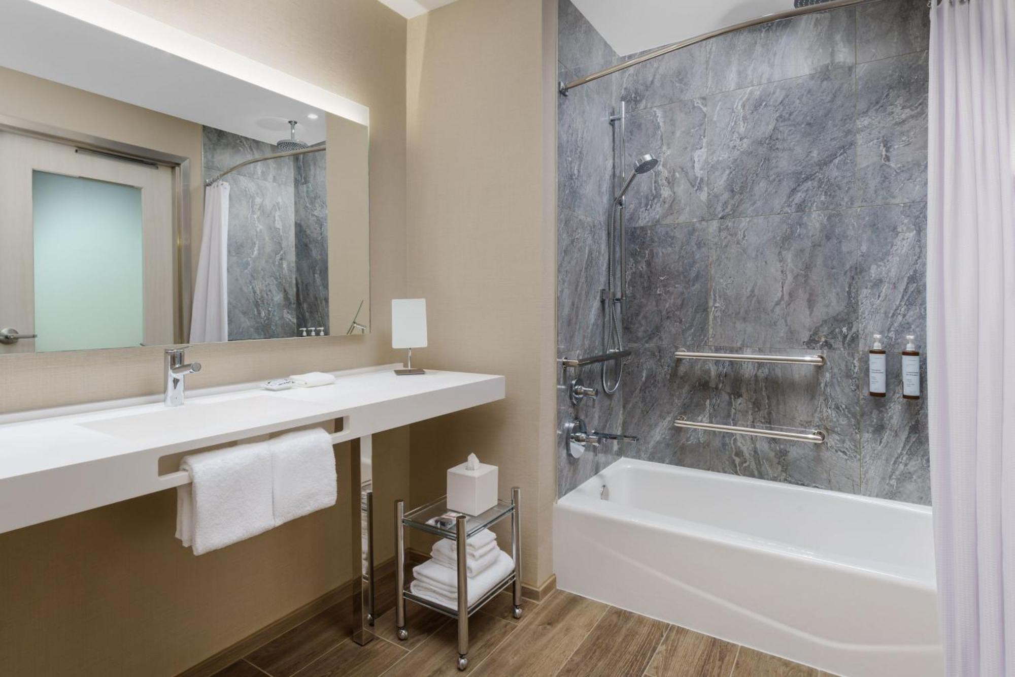 Hotel Ac By Marriott 5th Avenue North Naples