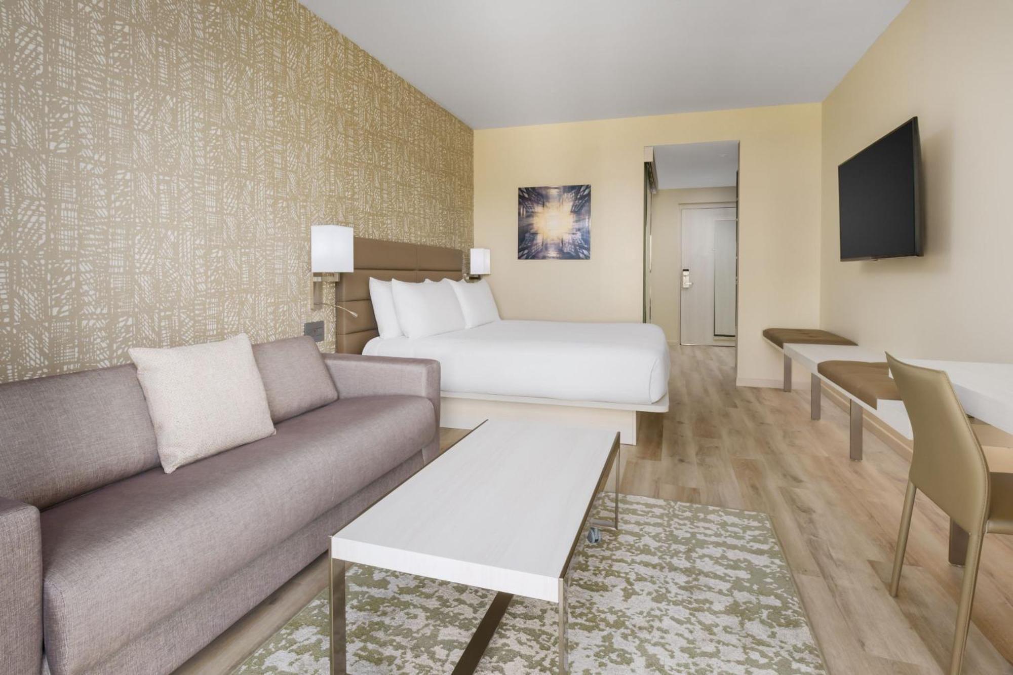 Ac By Marriott 5th Avenue North Naples
