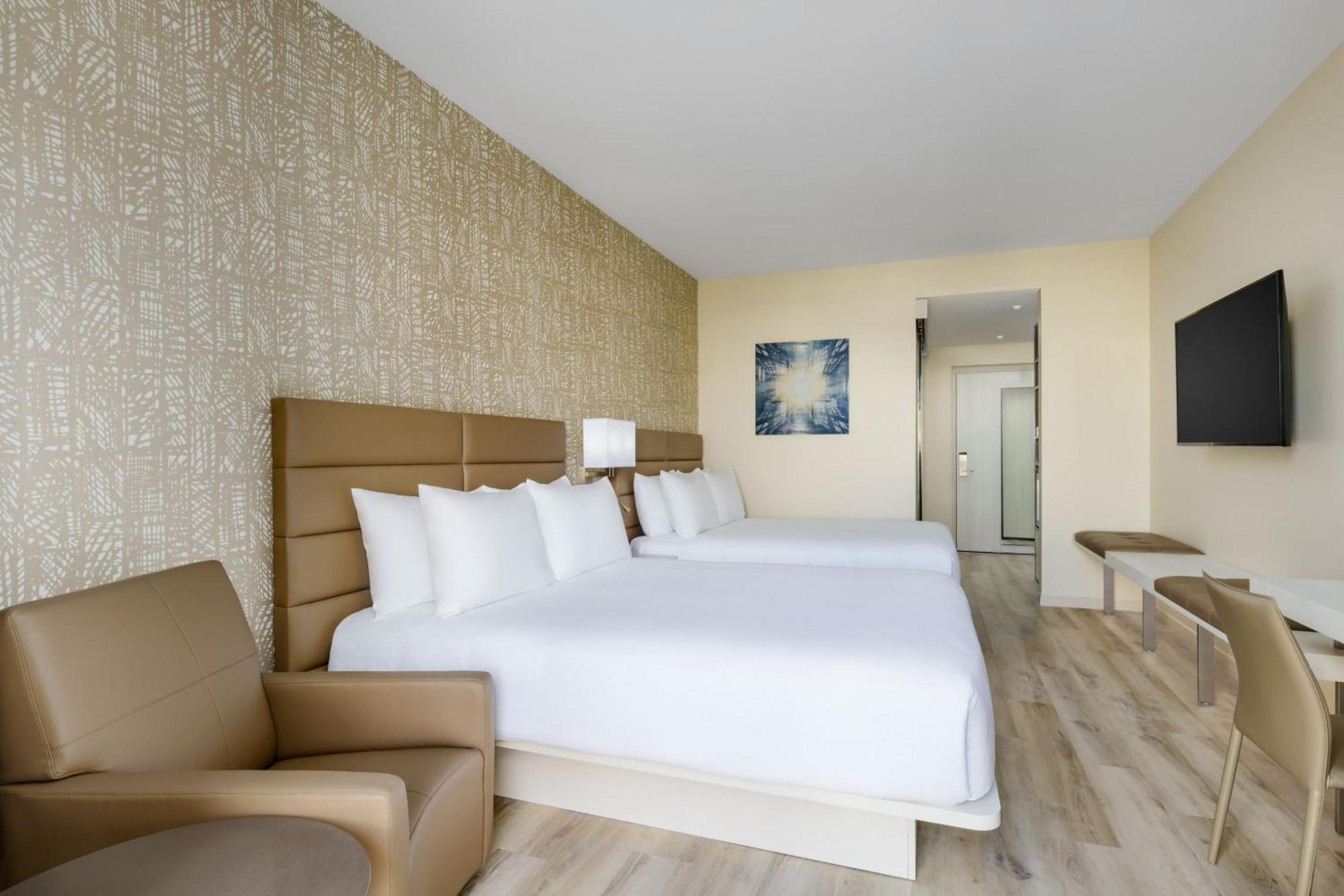 Ac By Marriott 5th Avenue Hotel North Naples
